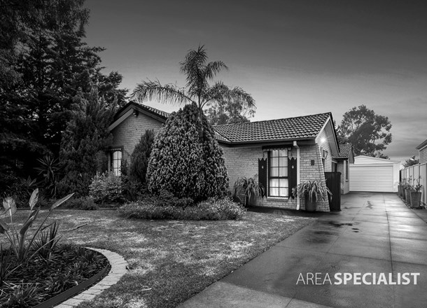 8 Cocoparra Crescent, Taylors Lakes VIC 3038