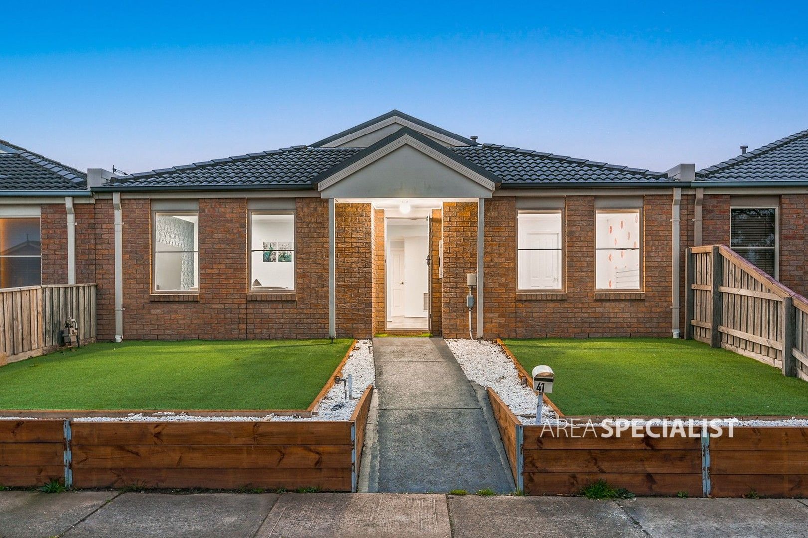 3 bedrooms House in 41 Honey Myrtle Way CRANBOURNE VIC, 3977