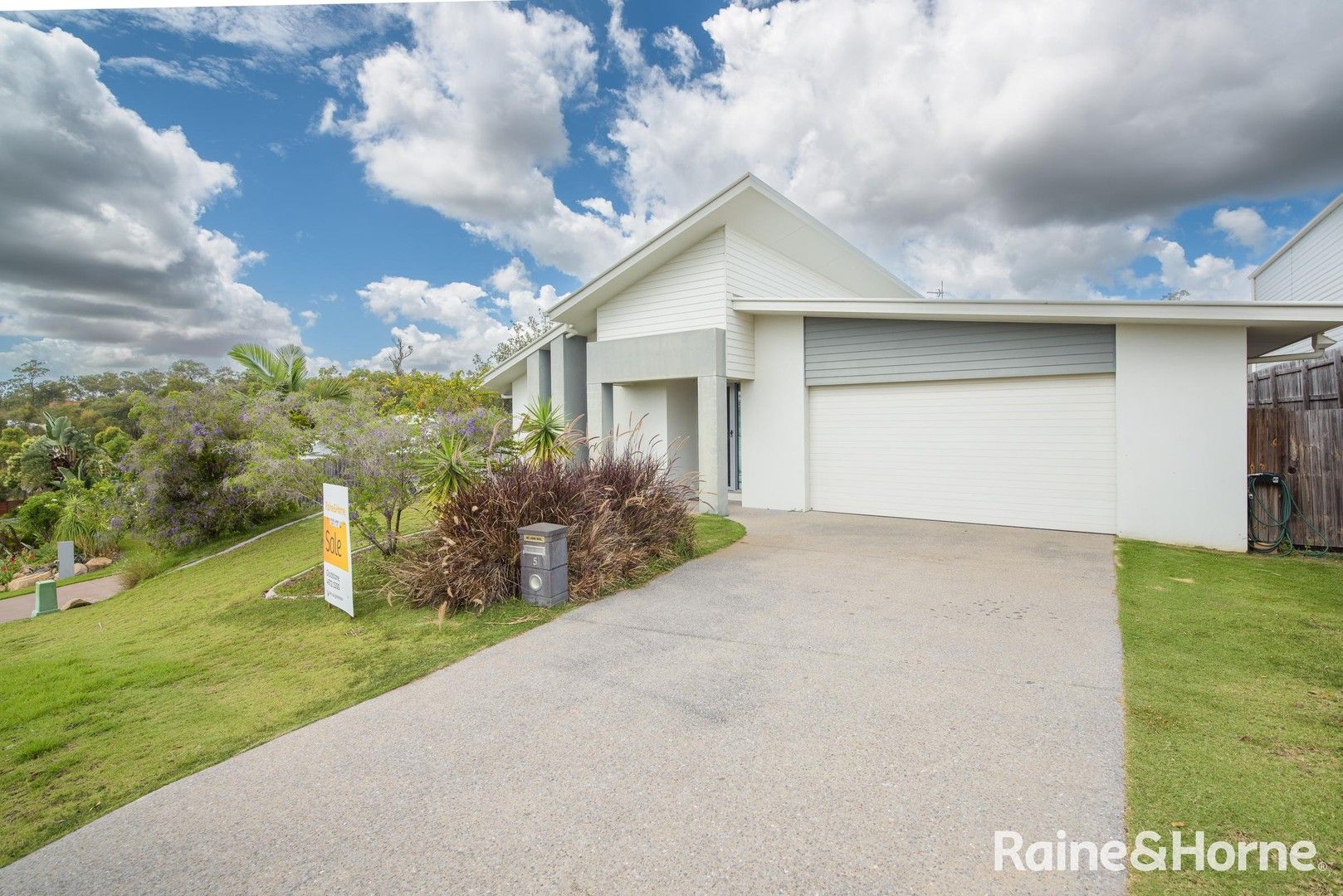 4 bedrooms House in 5 Carnarvon Parade NEW AUCKLAND QLD, 4680