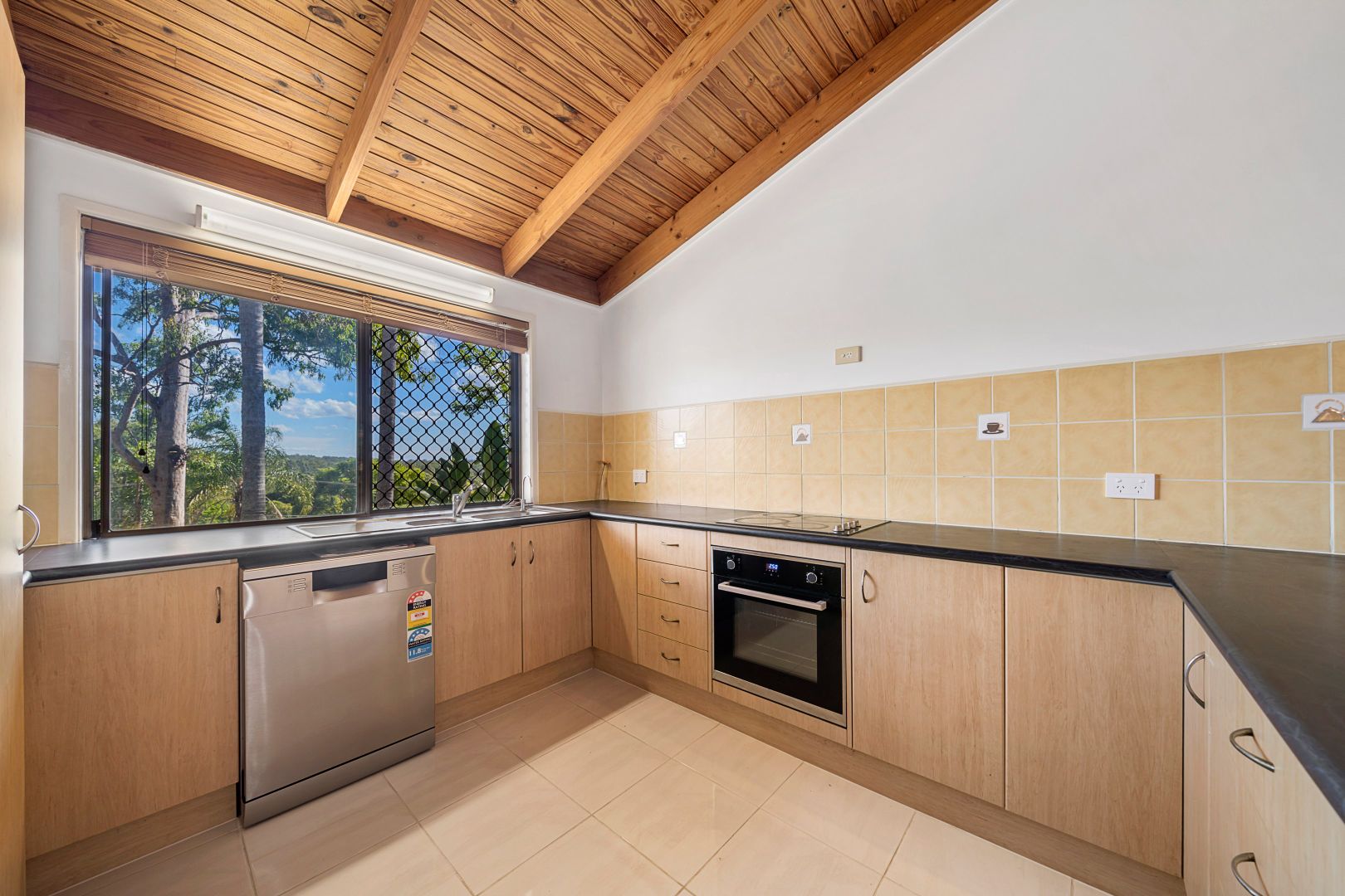 15 Amy Drive, Beenleigh QLD 4207, Image 2