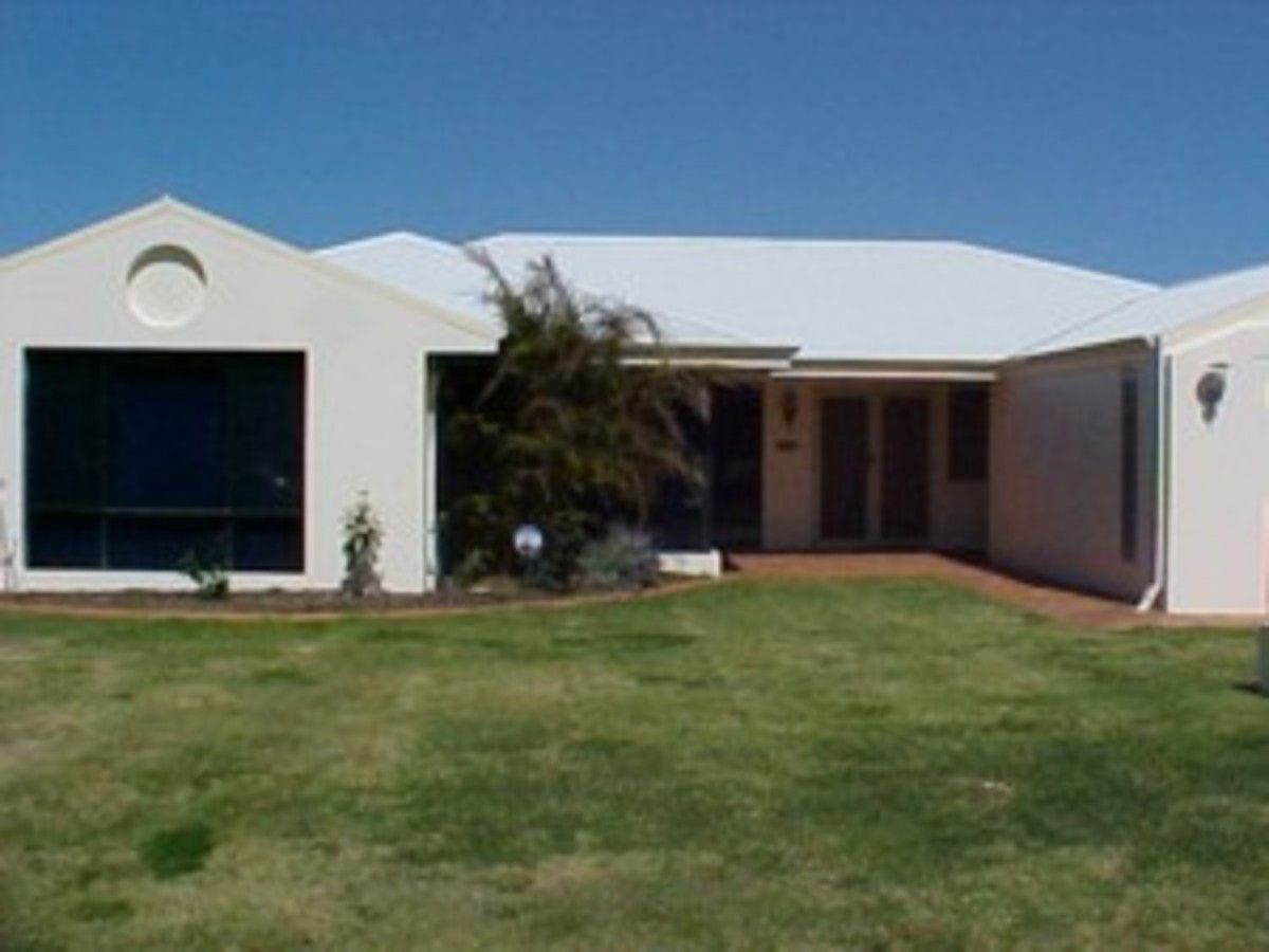 4 bedrooms House in 8 Livonia Place MULLALOO WA, 6027