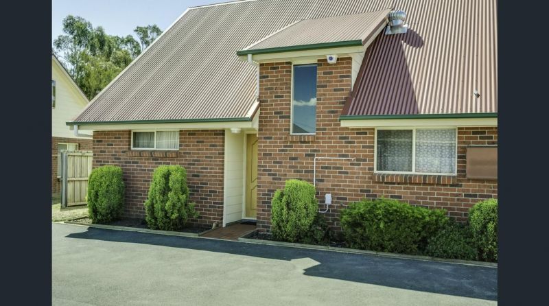 6 bedrooms Townhouse in 3/14 Plumer Street MOWBRAY TAS, 7248