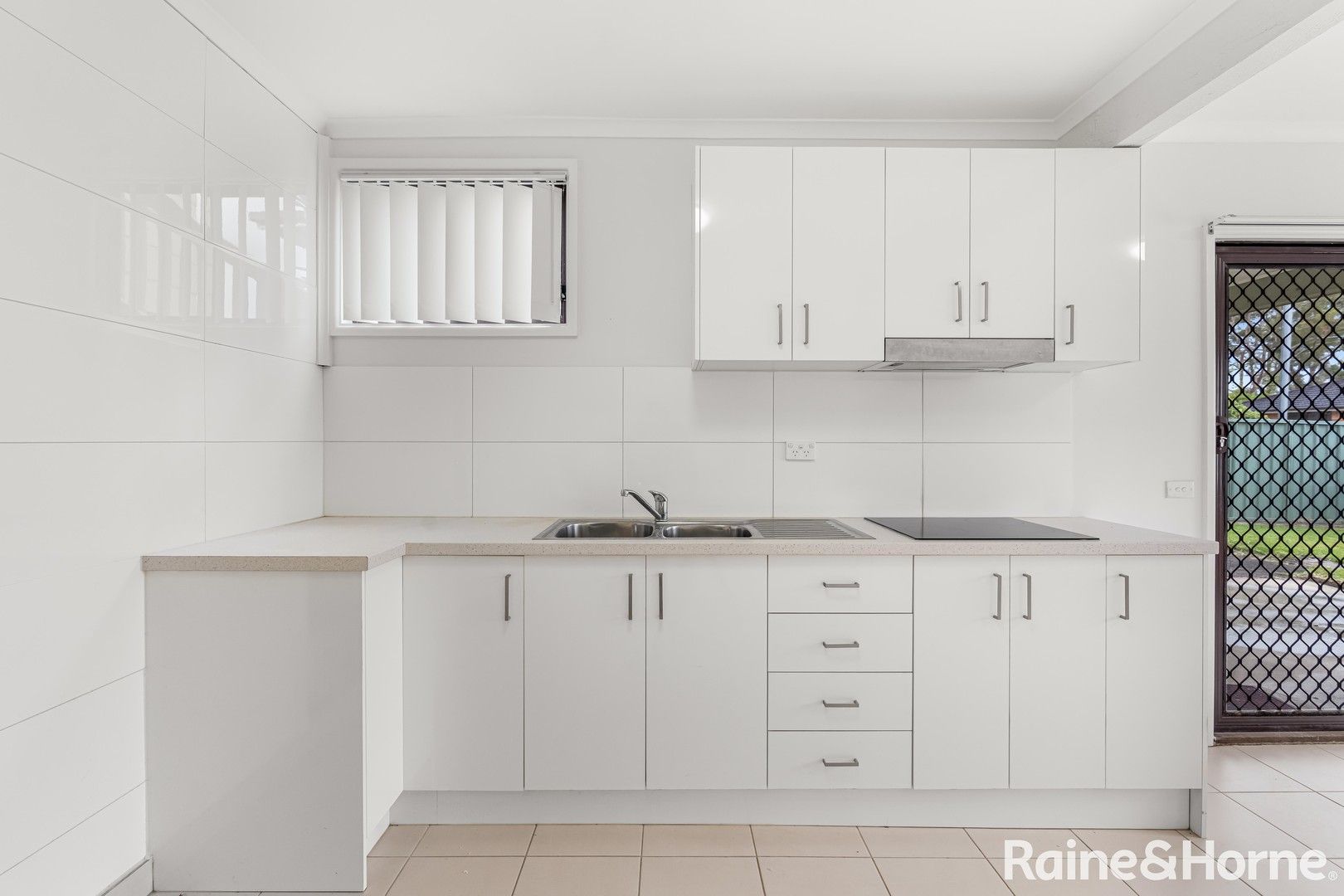 1 bedrooms Apartment / Unit / Flat in B/78 Malvina Parade LAKE HAVEN NSW, 2263