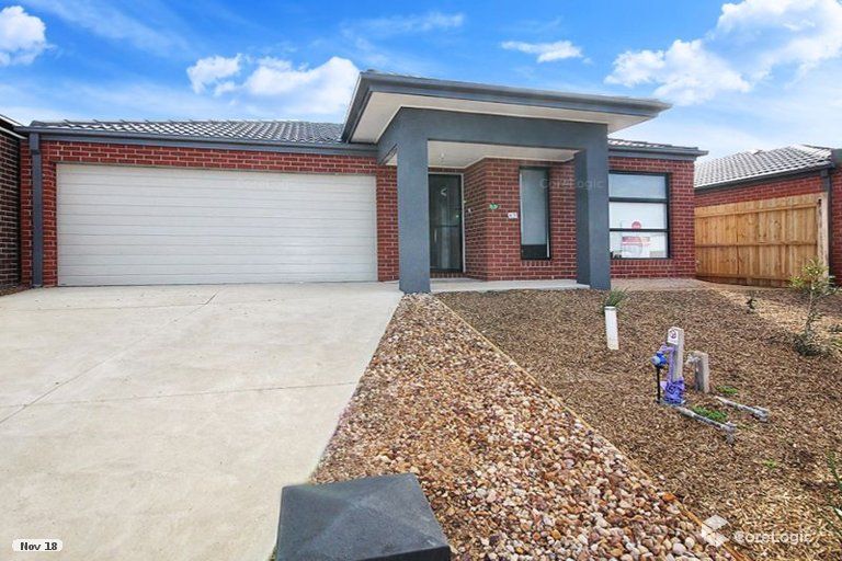 4 bedrooms House in 10 Gillespie Drive WEIR VIEWS VIC, 3338