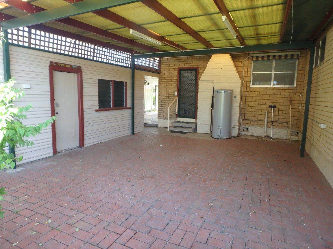 124 Punch Street, Gundagai NSW 2722, Image 2