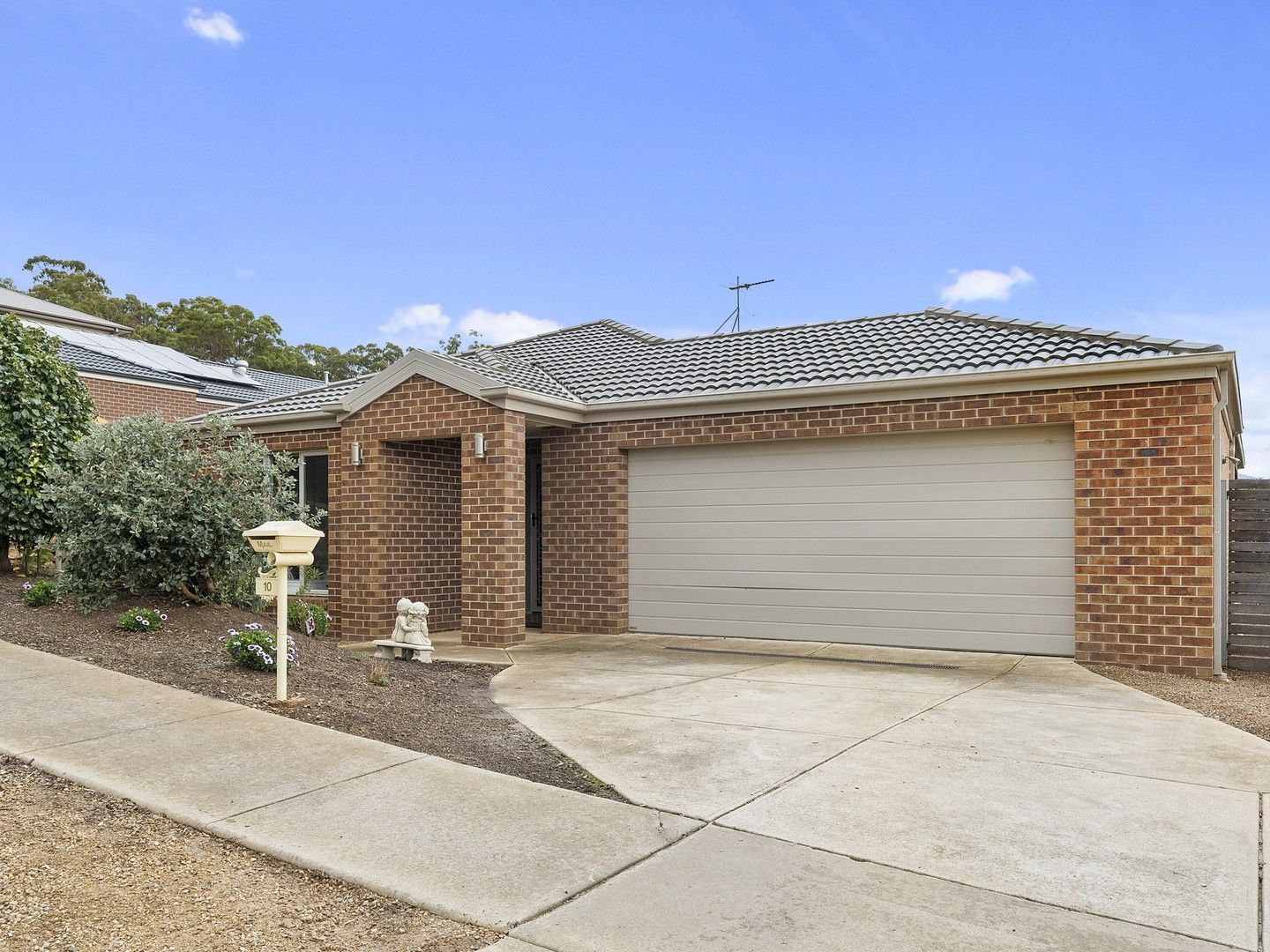 3 bedrooms House in 10 Roman Drive DARLEY VIC, 3340