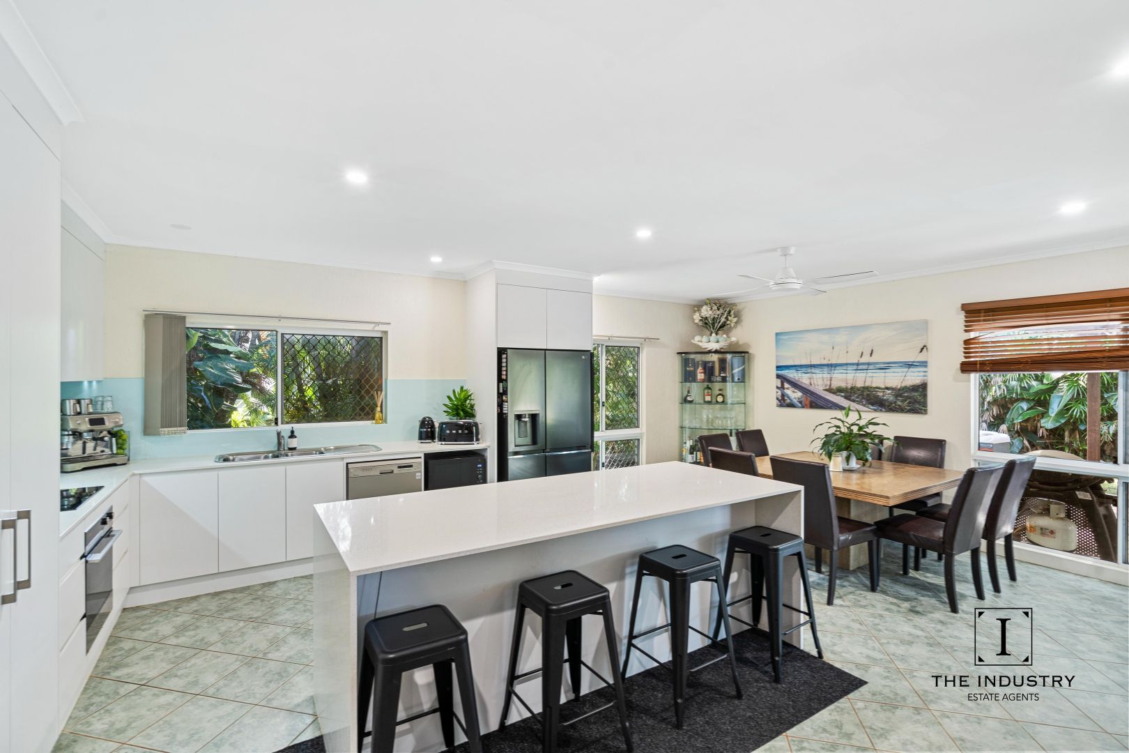 10 Hope Street, Clifton Beach QLD 4879, Image 2