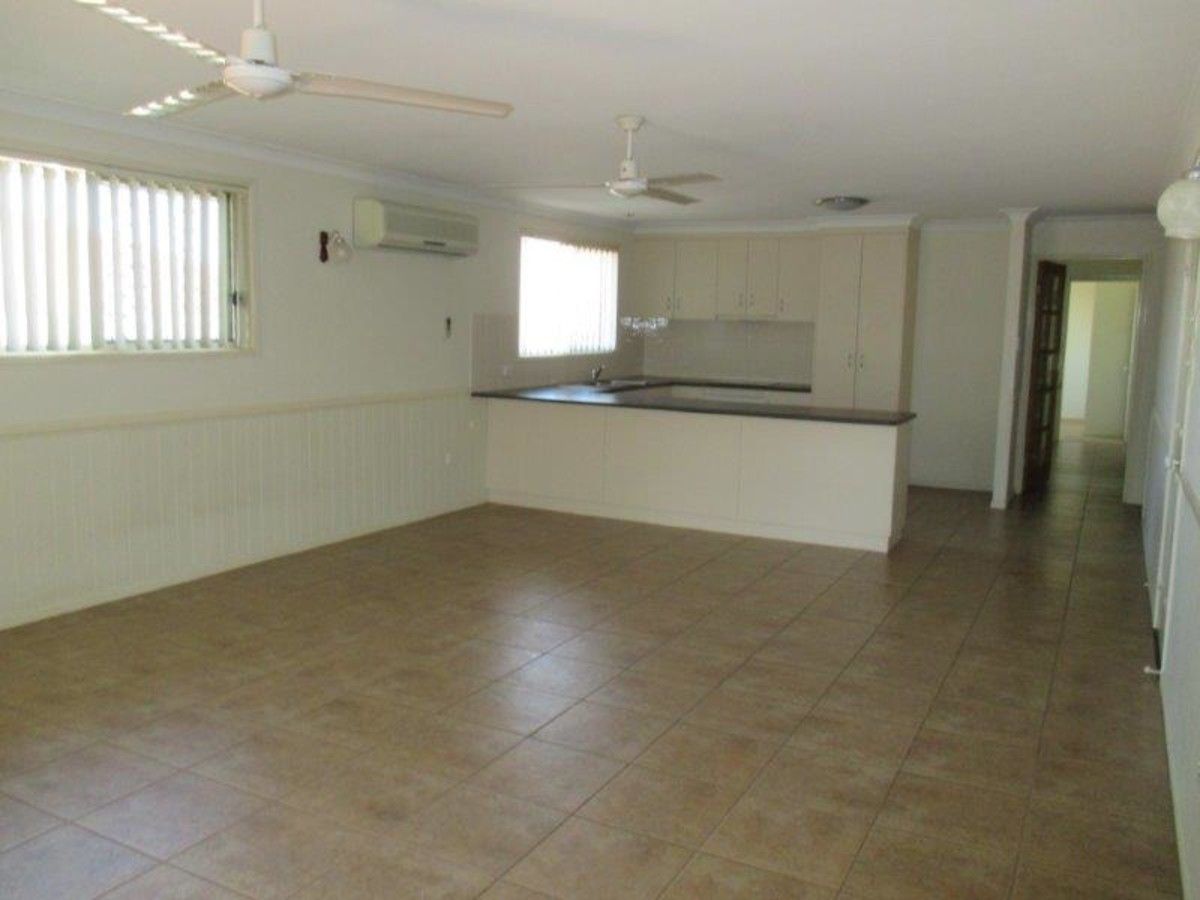 1/400 Alderley Street, Kearneys Spring QLD 4350, Image 2