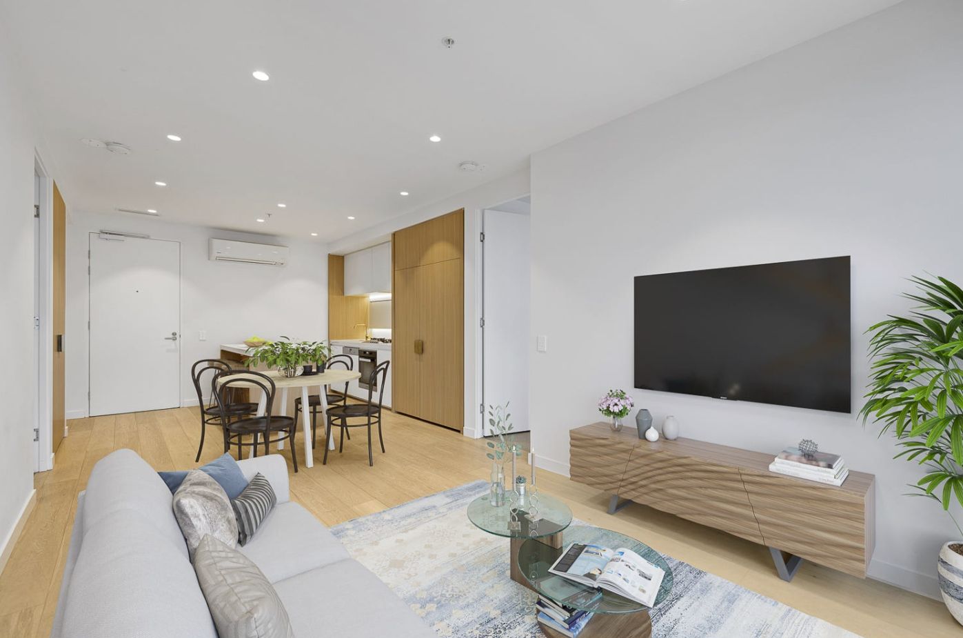 2 bedrooms Apartment / Unit / Flat in 1706/545 Station St BOX HILL VIC, 3128