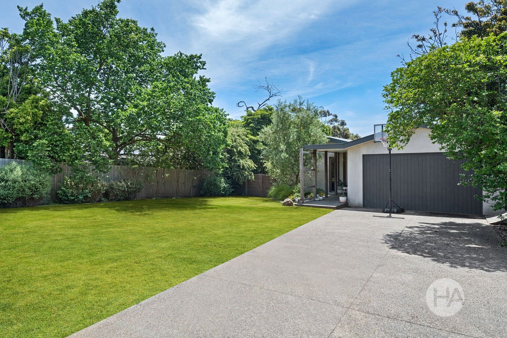 3 bedrooms House in 9 Dueran Street MOUNT ELIZA VIC, 3930
