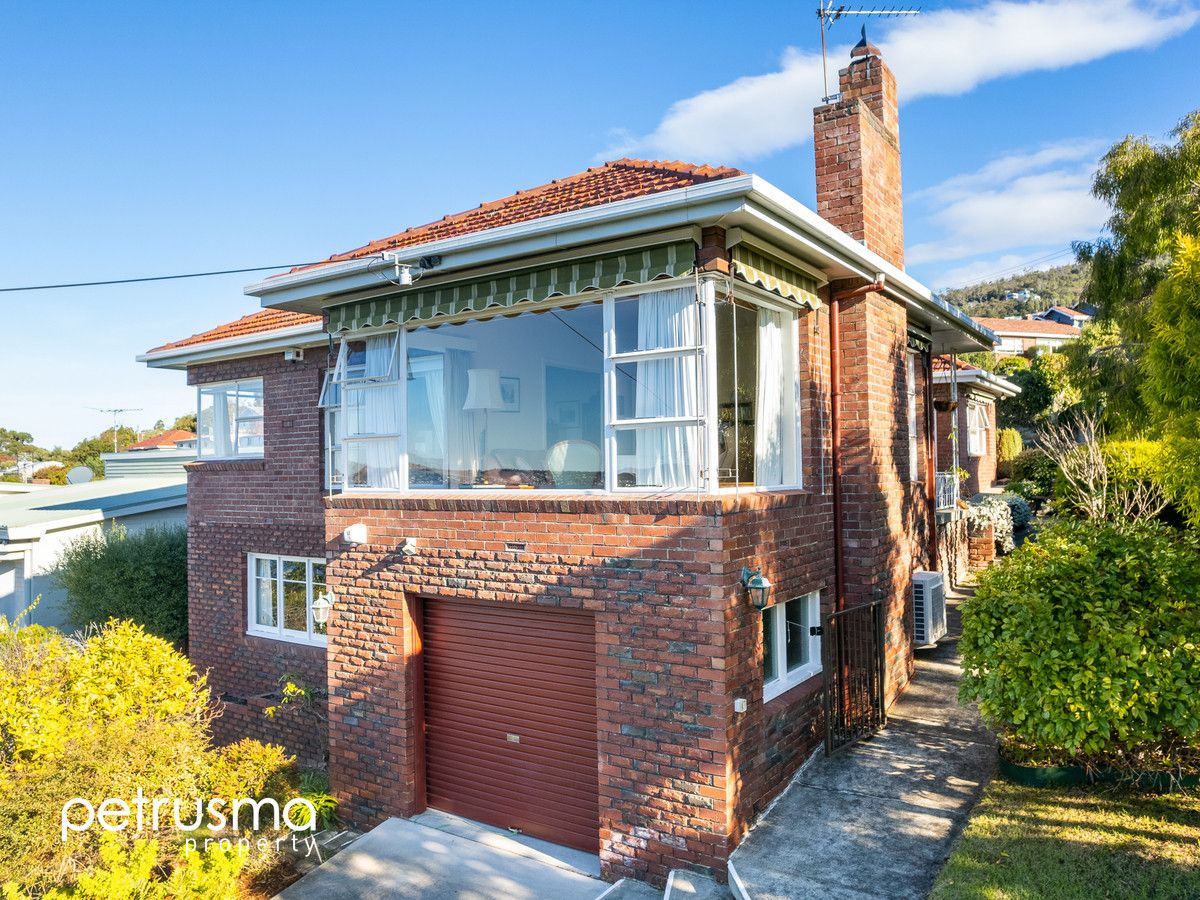 4 bedrooms House in 550 Churchill Avenue SANDY BAY TAS, 7005