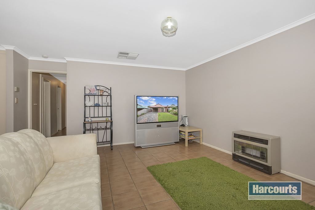 6 Jarrah Court, Craigmore SA 5114, Image 2