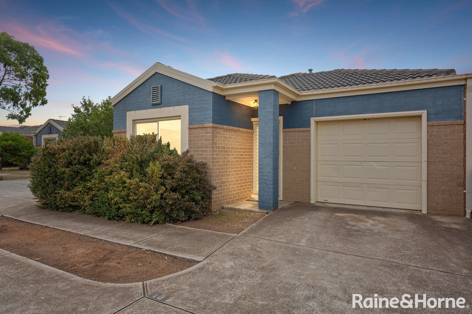 10/17 Crestmont Drive, Melton South VIC 3338, Image 0