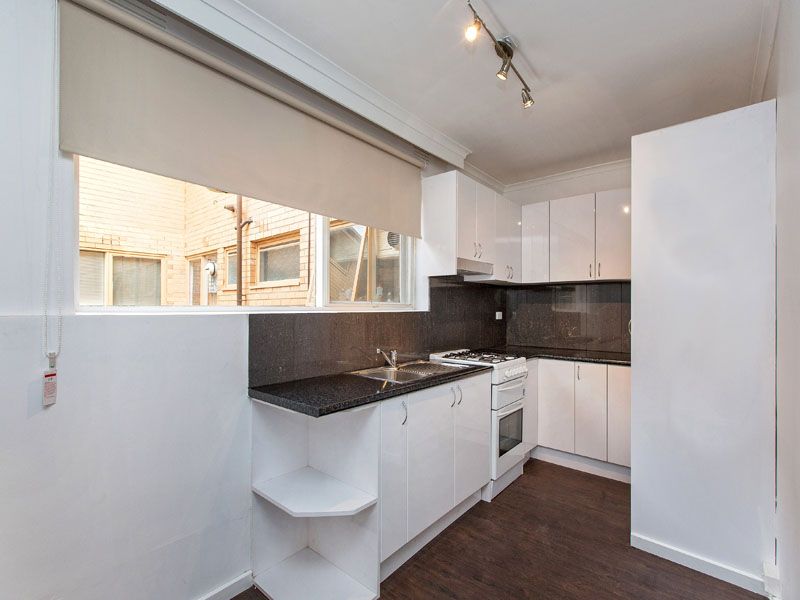 2 bedrooms Apartment / Unit / Flat in 1/148 Booran Road GLEN HUNTLY VIC, 3163