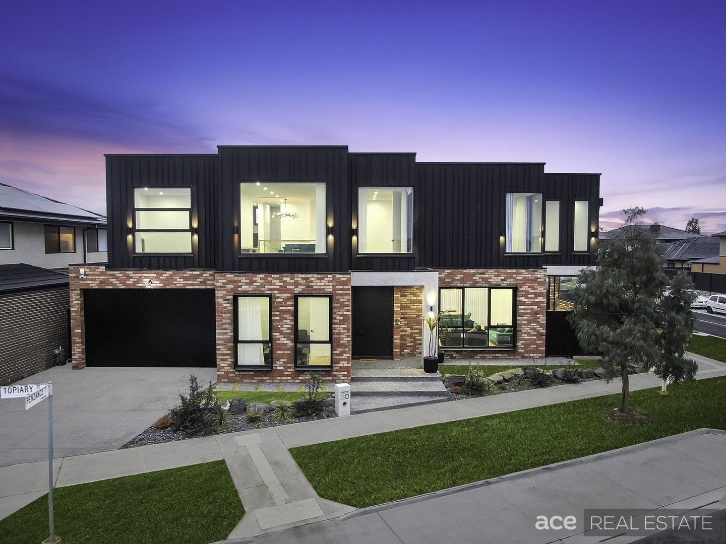5 bedrooms House in 30 Dorset Grove TRUGANINA VIC, 3029