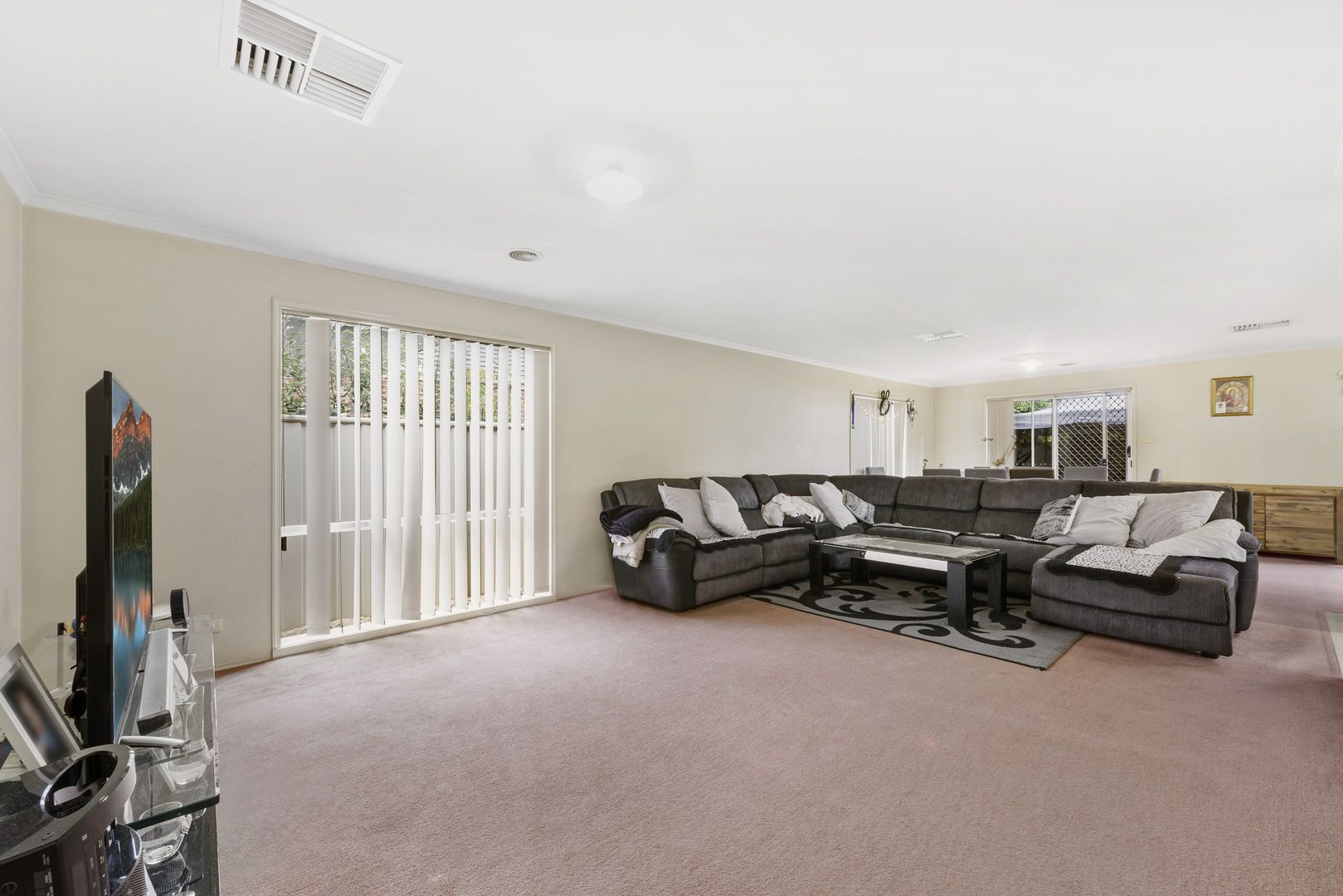 9 Ranmore Grove, Caroline Springs VIC 3023, Image 2