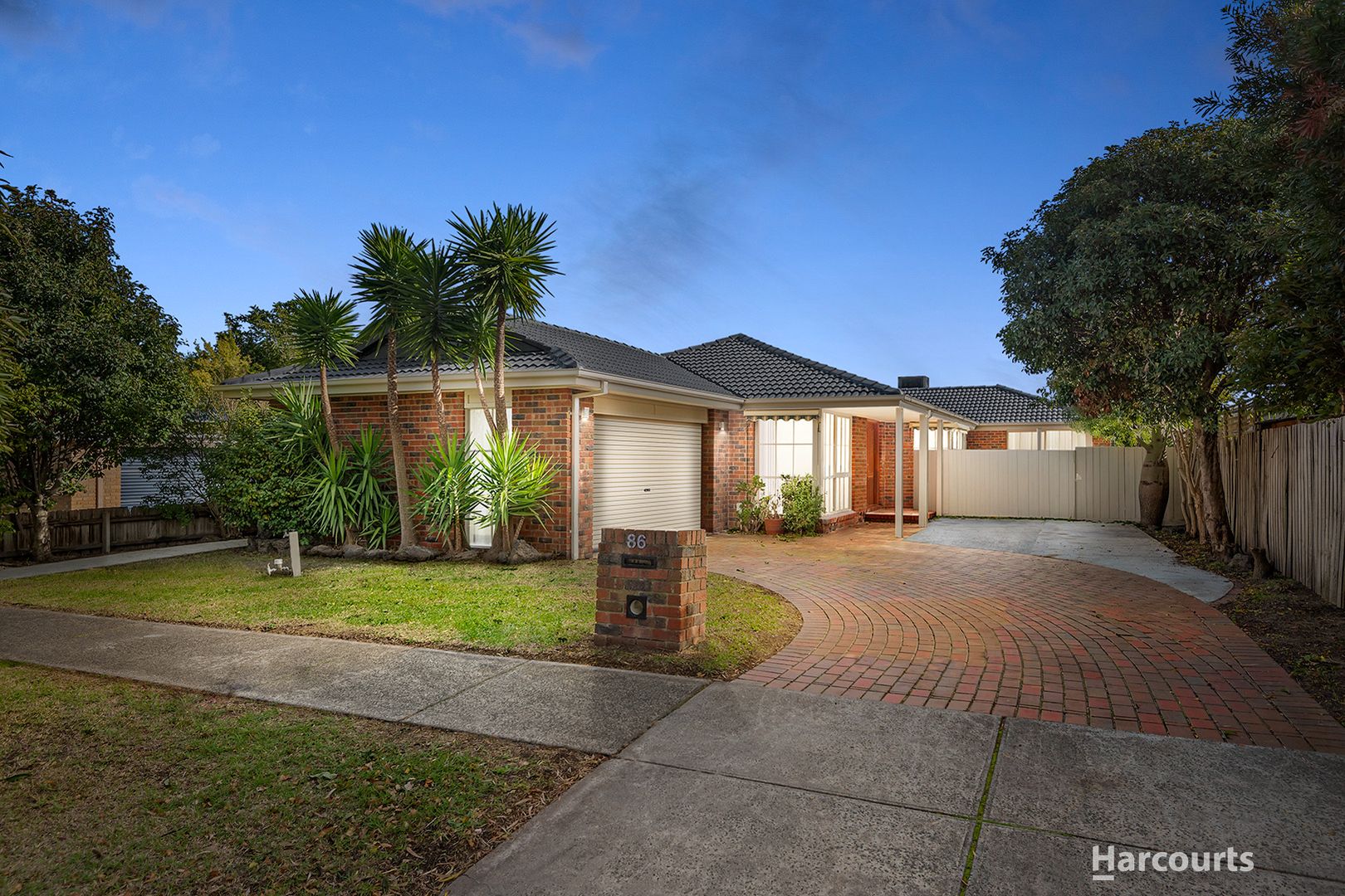 86 Waverley Park Drive, Cranbourne North Property History & Address