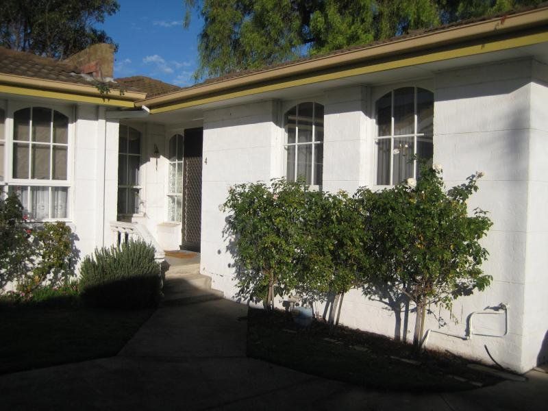 2 bedrooms Villa in 4/8 Keiller Street HAMPTON EAST VIC, 3188