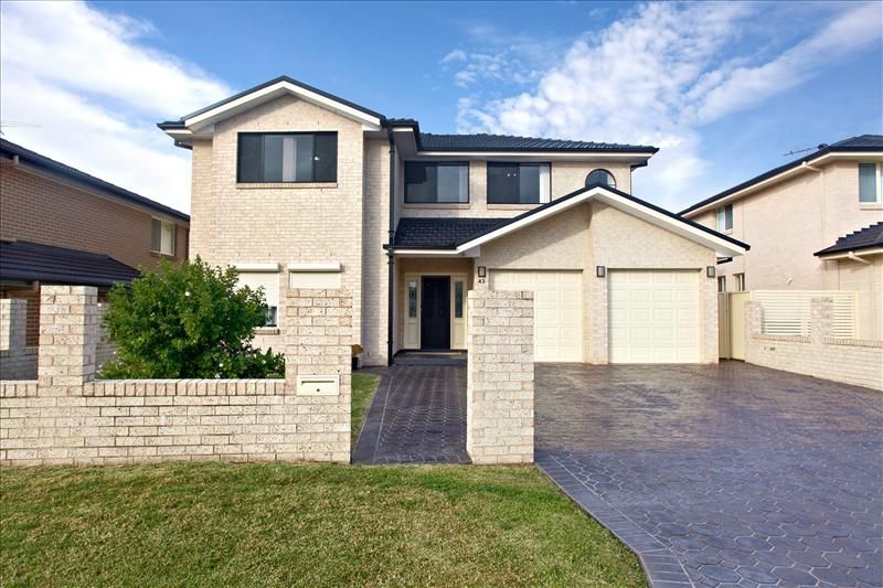 43 Garland Crescent, Bonnyrigg Heights Property History & Address