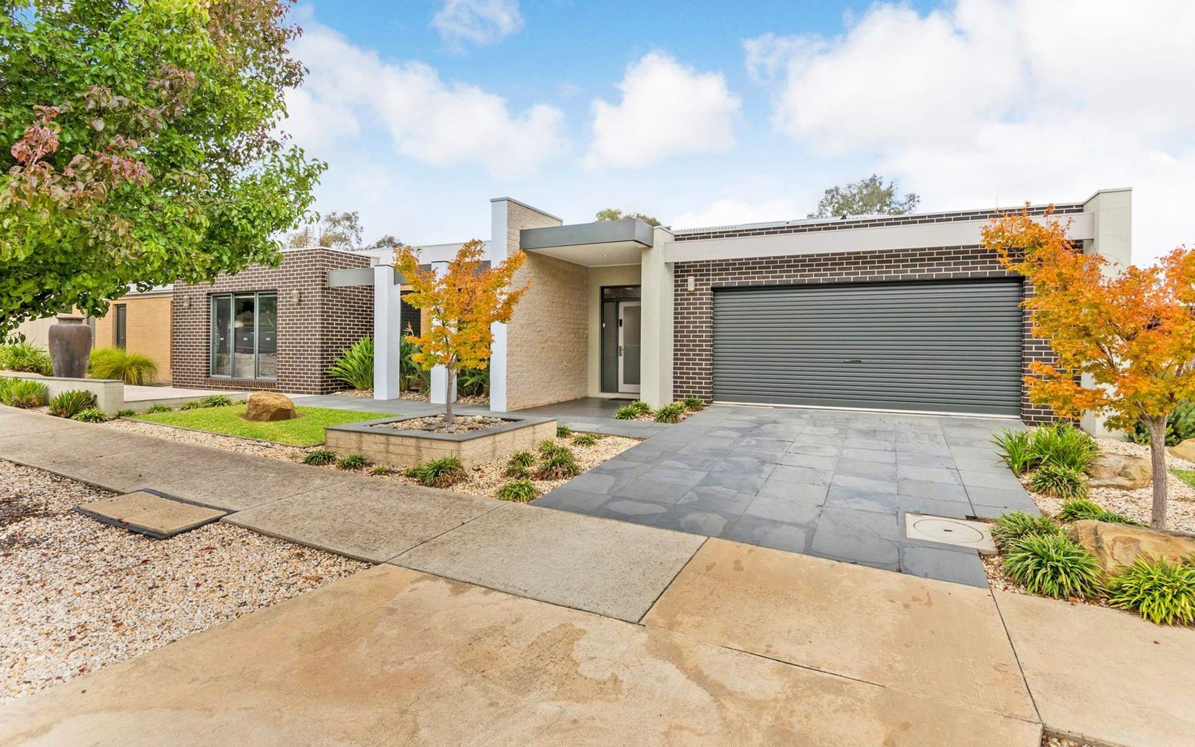 3 bedrooms House in 12 Sienna Close STRATHFIELDSAYE VIC, 3551