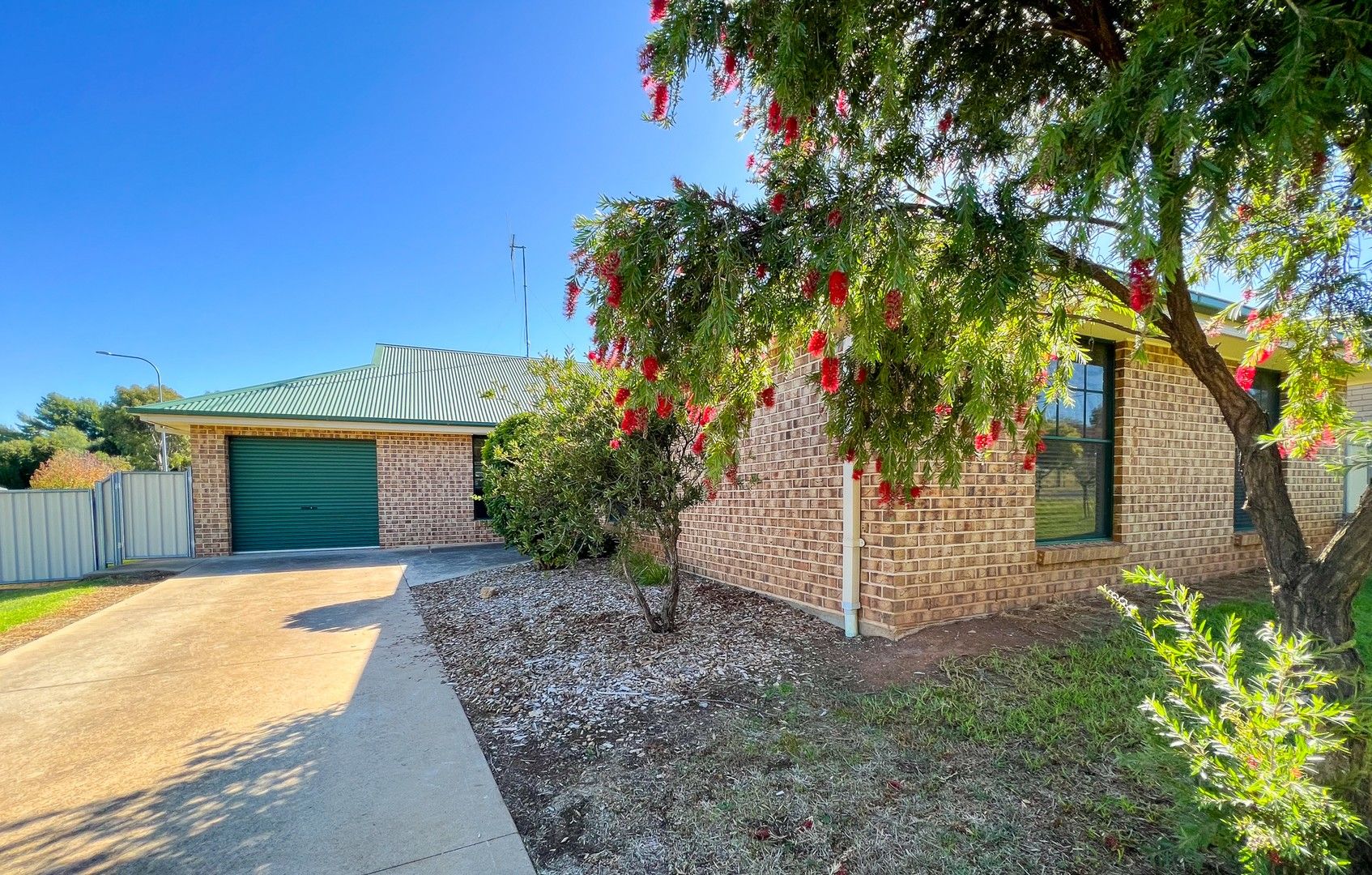 4 bedrooms House in 8 Farrer Street PARKES NSW, 2870