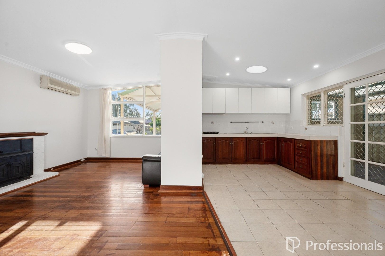 3 bedrooms House in 16 Wavel Avenue RIVERTON WA, 6148