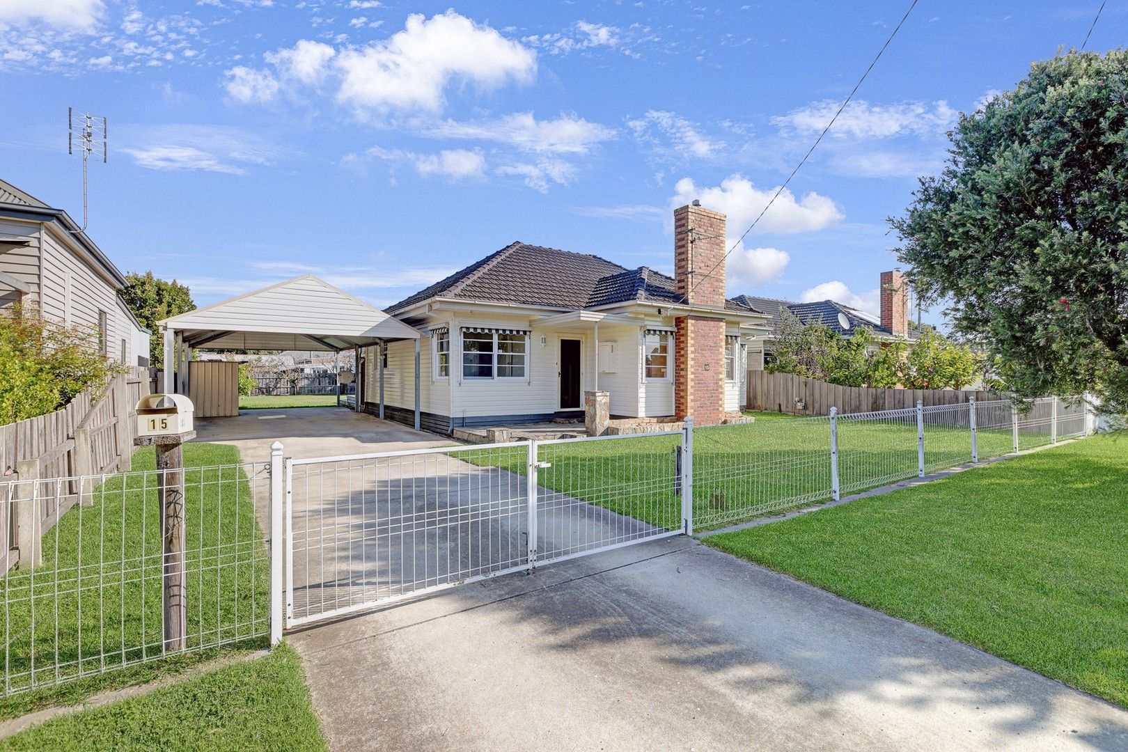 3 bedrooms House in 15 Ross Street BAIRNSDALE VIC, 3875