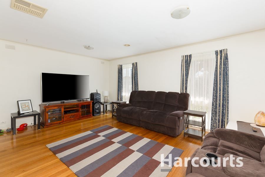 9 Jindabyne Avenue, Dandenong North VIC 3175, Image 1