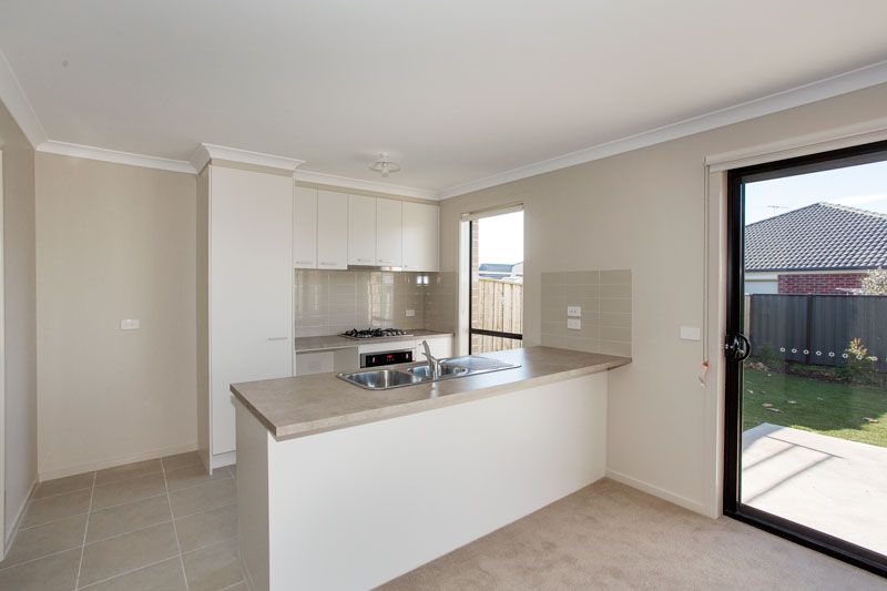 9/6-12 Highwood Drive, Hillside VIC 3037, Image 1