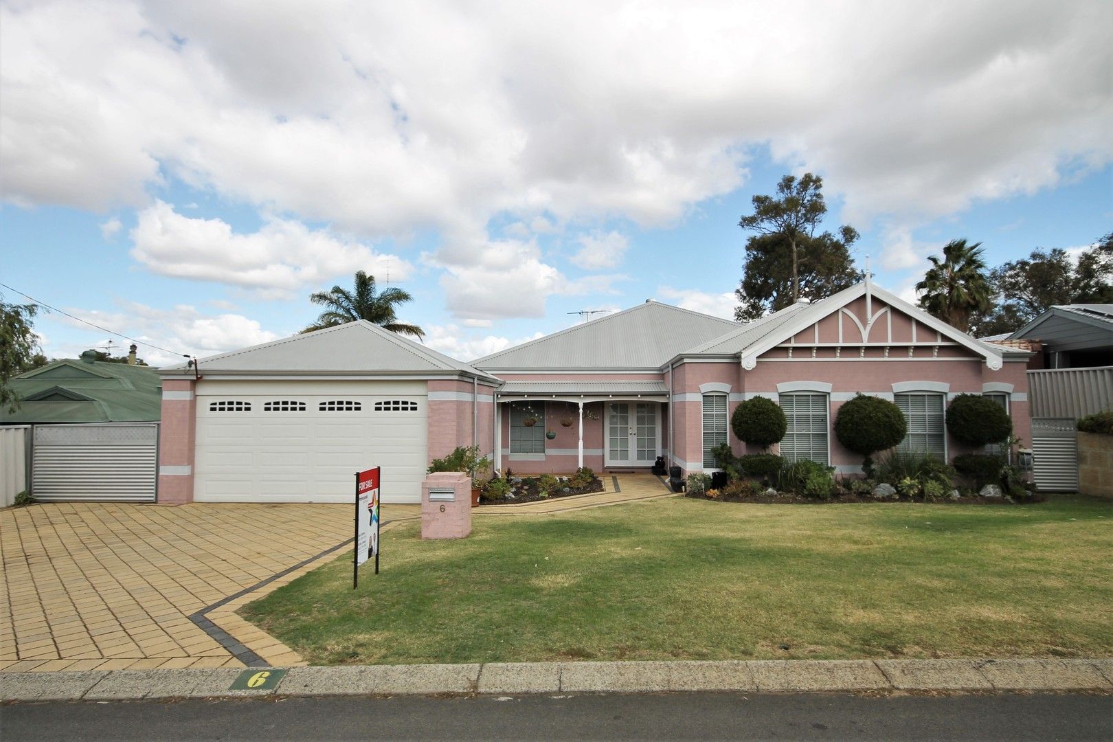 4 bedrooms House in 6 Whatman Way AUSTRALIND WA, 6233