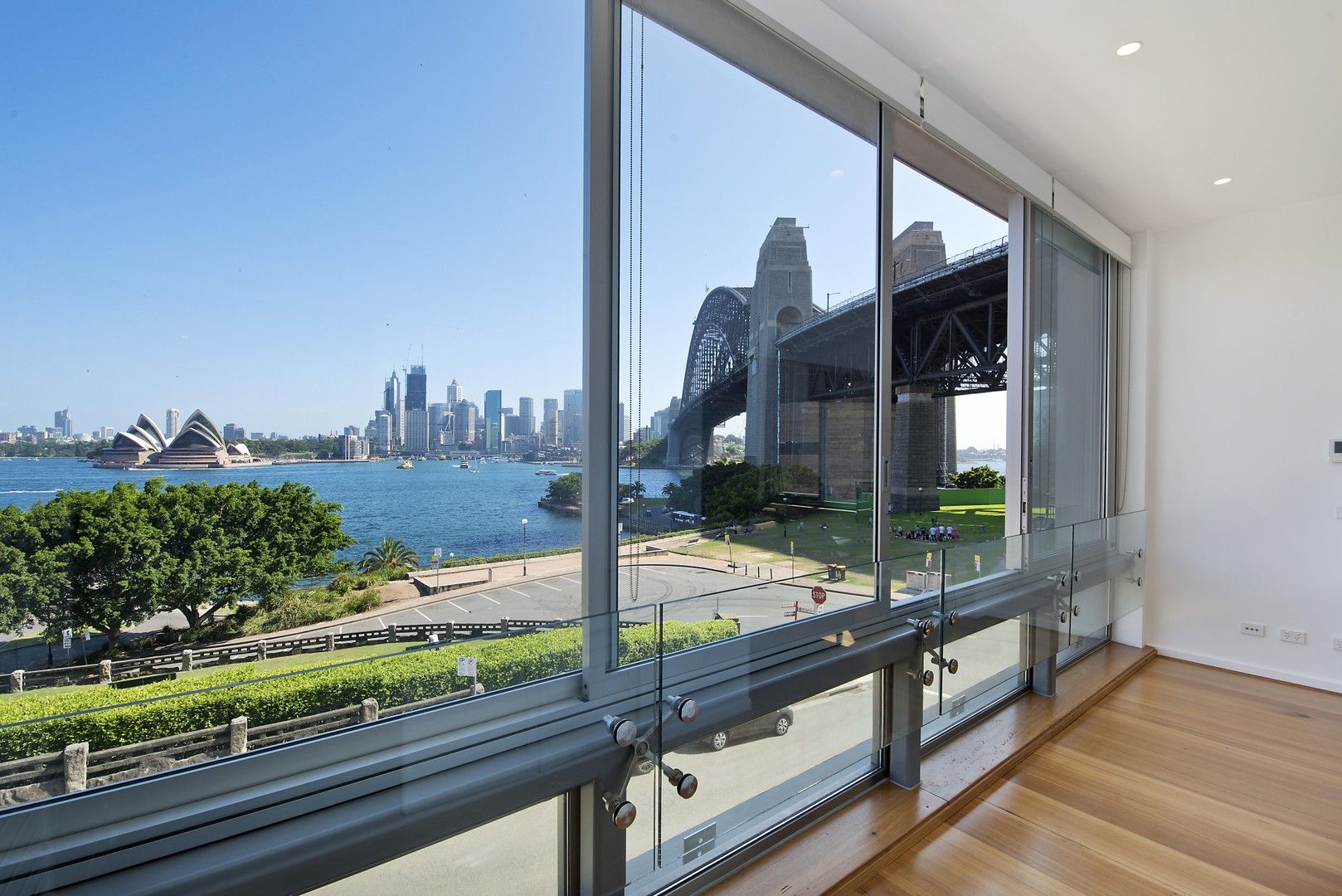 2 bedrooms Apartment / Unit / Flat in 11/44 Kirribilli Avenue KIRRIBILLI NSW, 2061