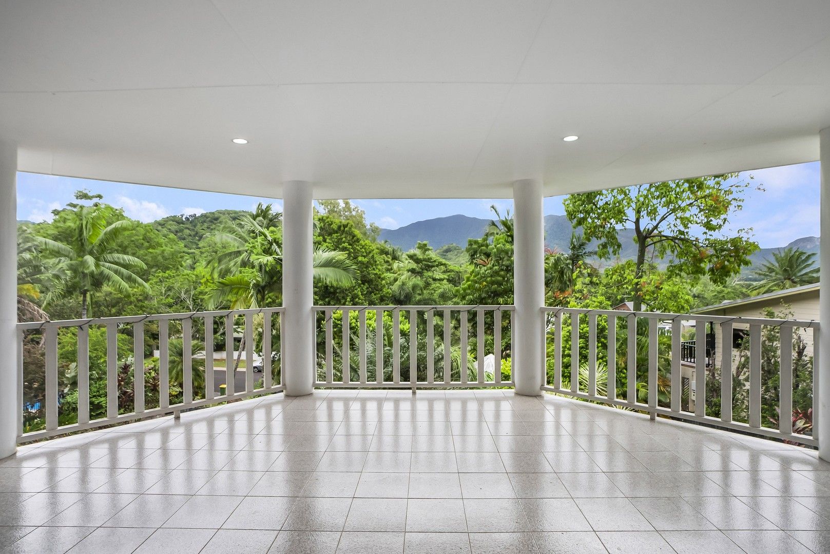 5 bedrooms House in 98 Cassowary Street FRESHWATER QLD, 4870