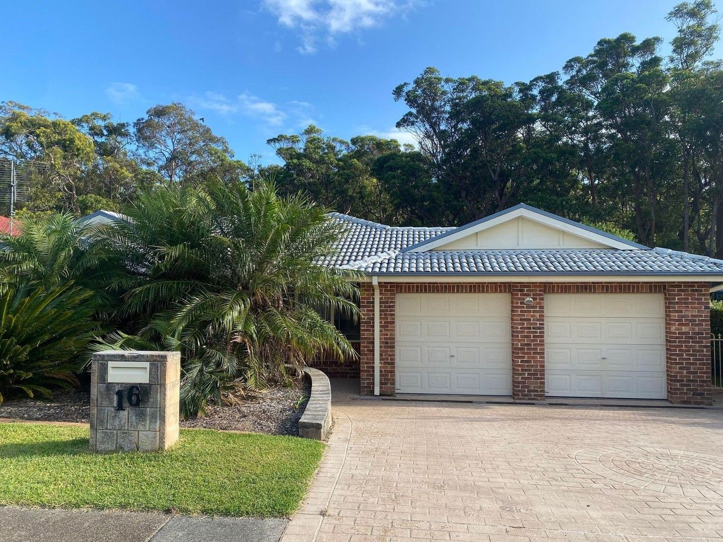 5 bedrooms House in 16 Starboard Close RATHMINES NSW, 2283