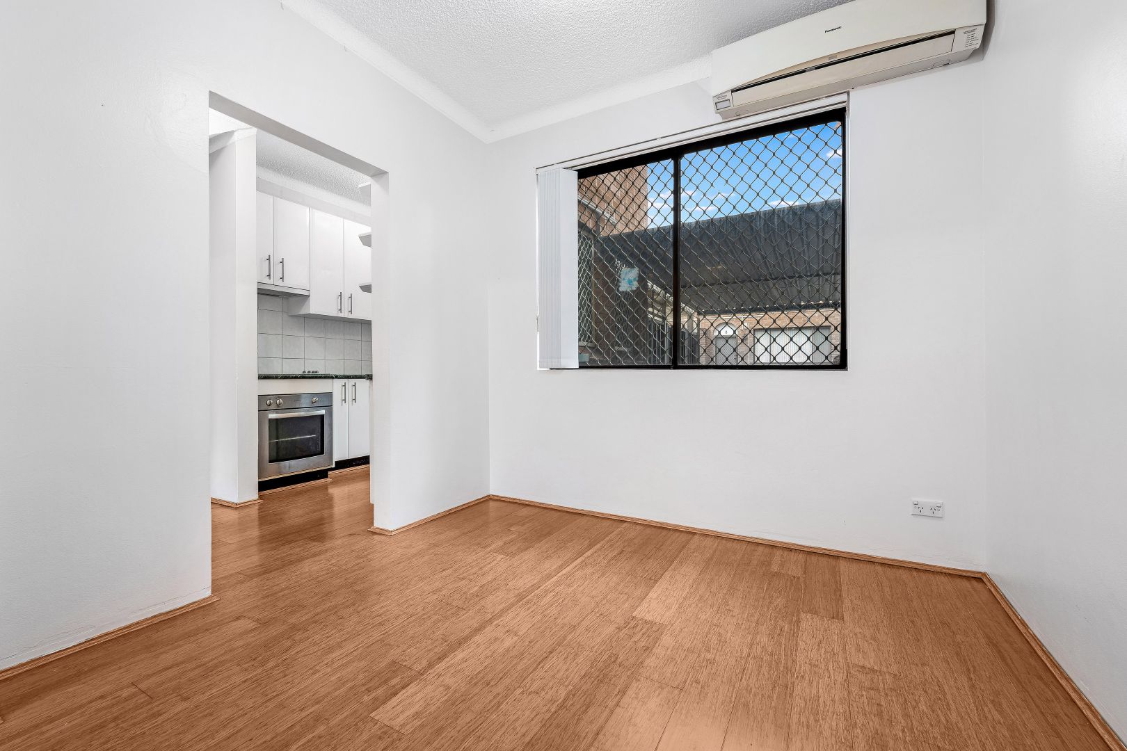 6/3-7 Wilde Street, Carramar NSW 2163, Image 2