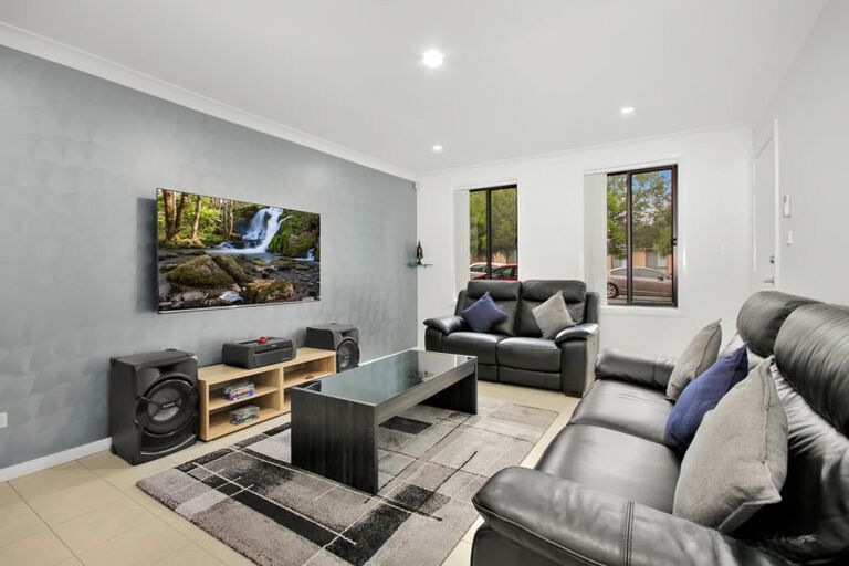 14 Bond Place, Oxley Park NSW 2760, Image 2