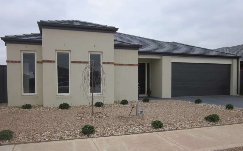 4 bedrooms House in 9 LEANYER STREET TARNEIT VIC, 3029