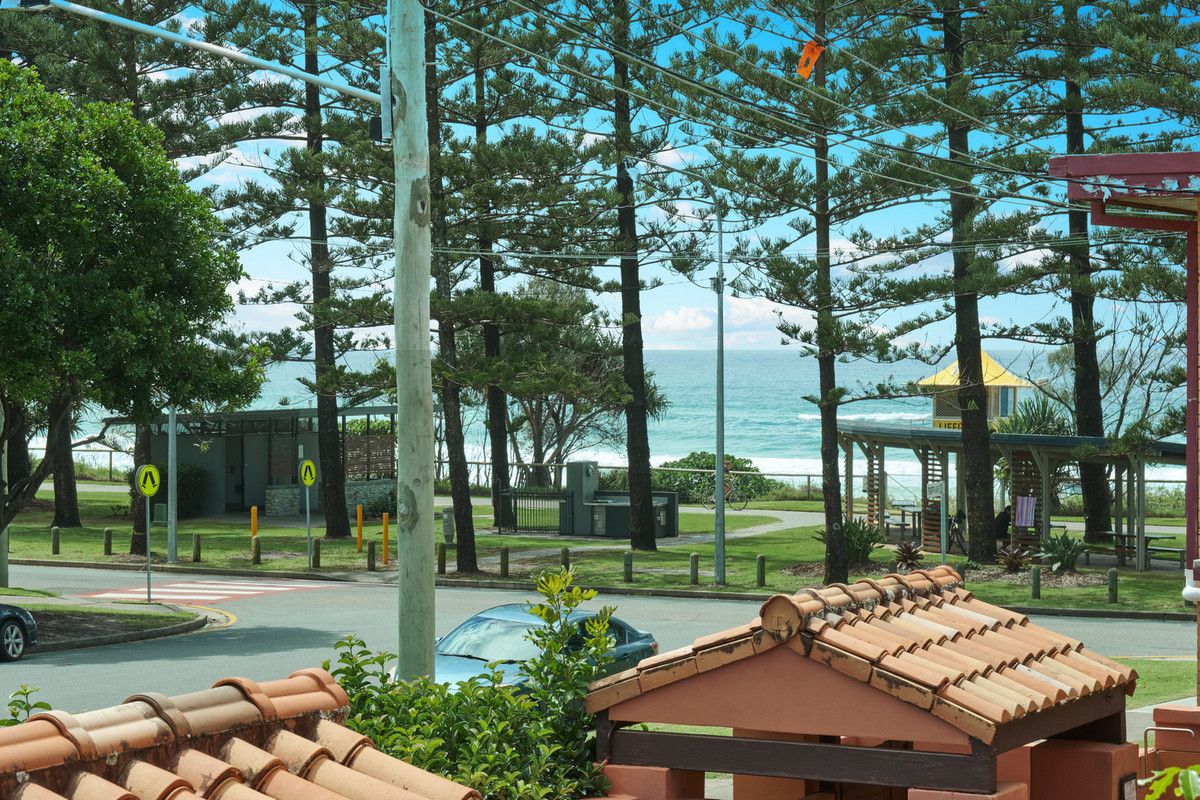 3 bedrooms Duplex in 2/4 Fourth Avenue BURLEIGH HEADS QLD, 4220