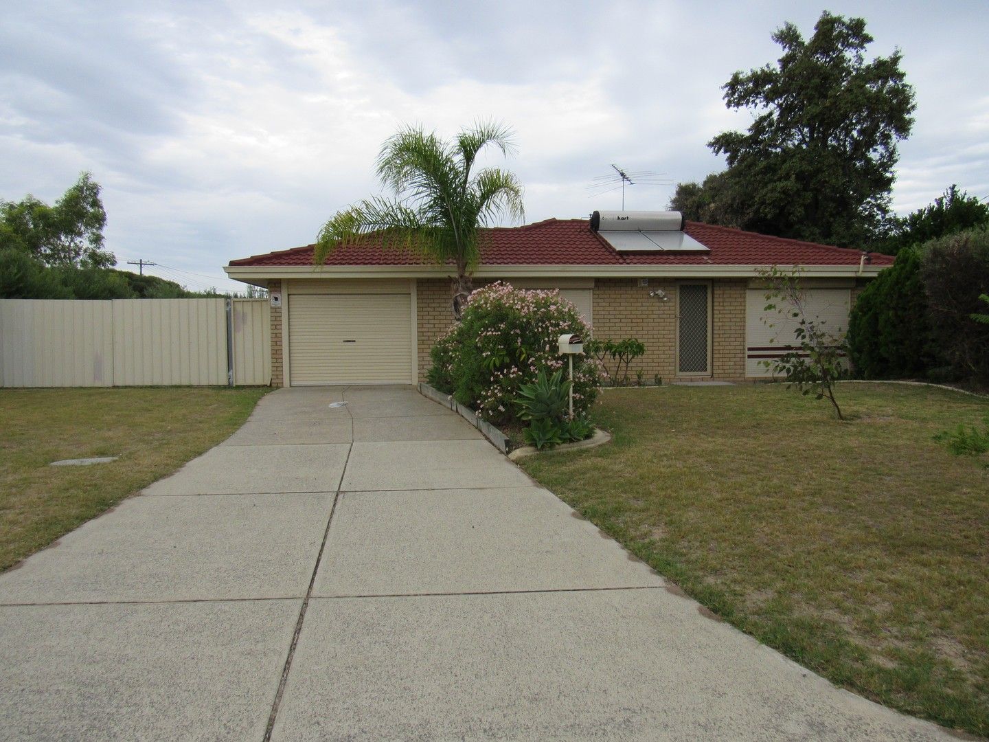 3 bedrooms House in 28 Wooramel Way COOLOONGUP WA, 6168