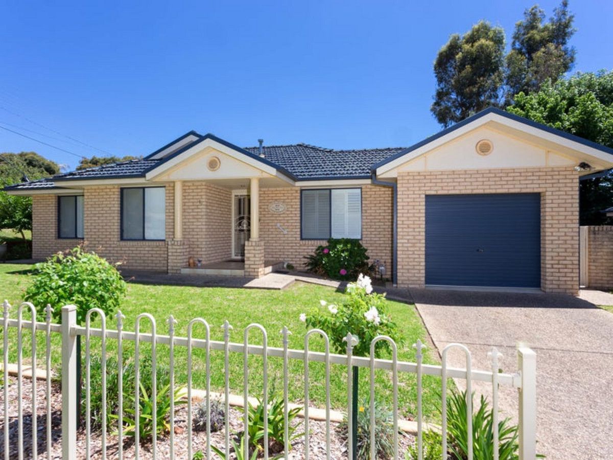 3 bedrooms Villa in 1/1 Post Place LAKE ALBERT NSW, 2650