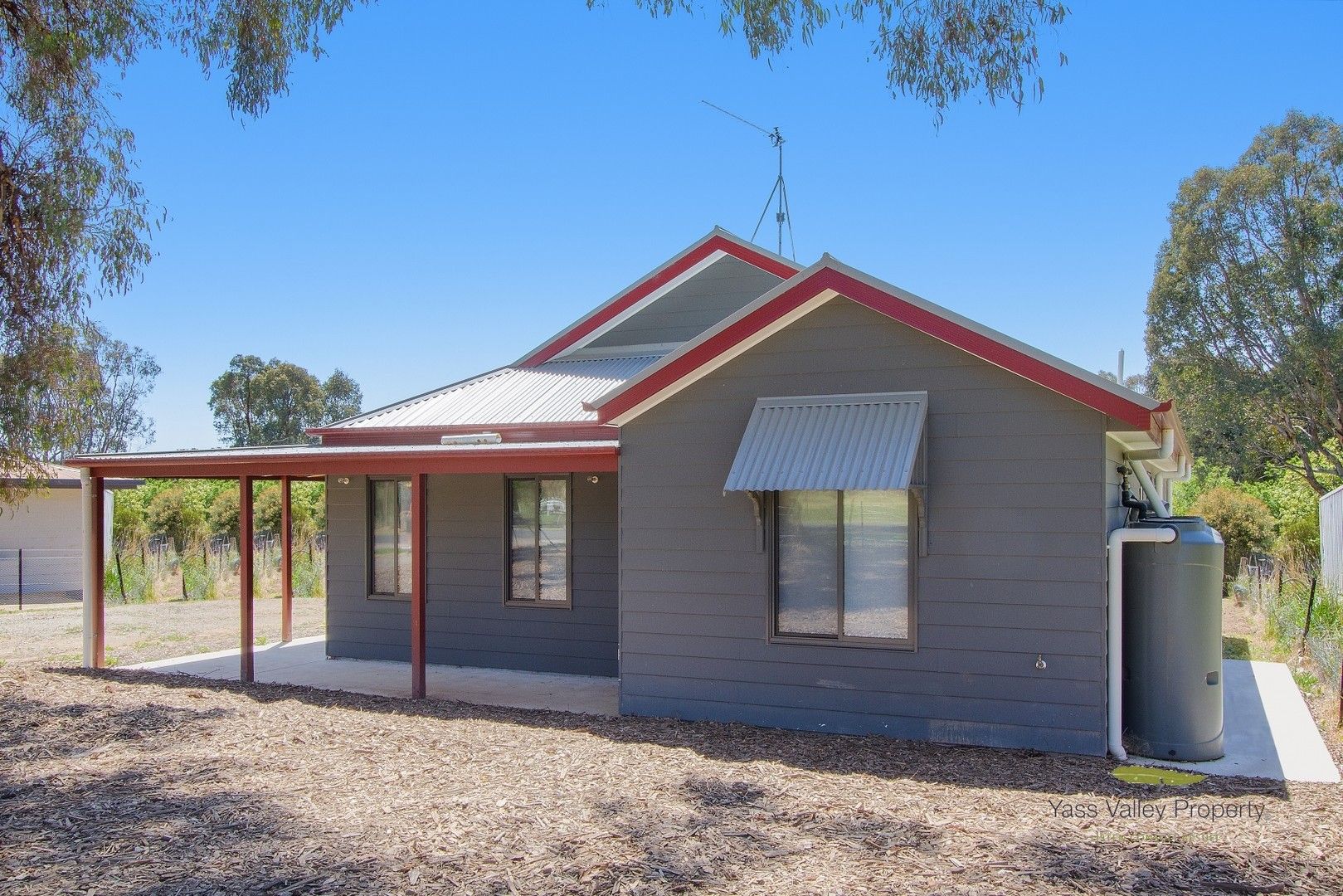 3 bedrooms House in 12 Camden Street BINALONG NSW, 2584