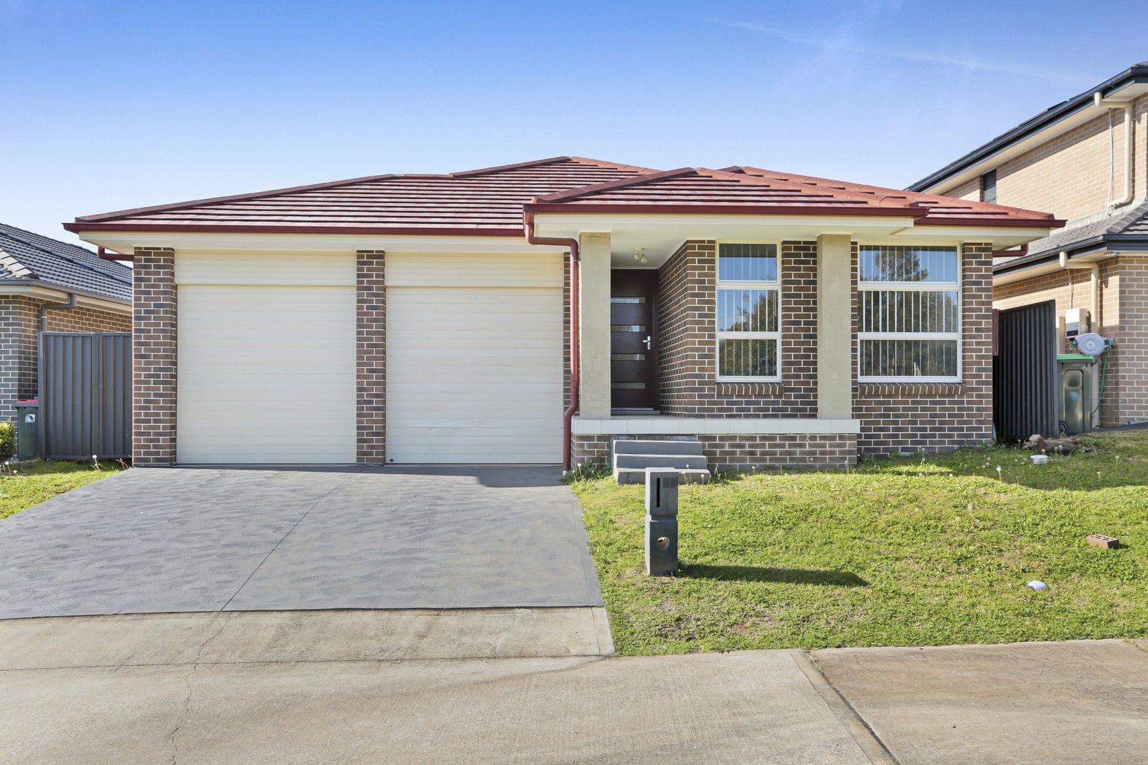 4 bedrooms House in 28 Harvey Street ORAN PARK NSW, 2570