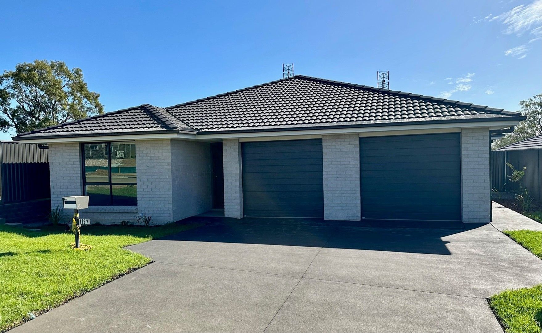 3 bedrooms Duplex in 1/27 Bangalay Street HEDDON GRETA NSW, 2321