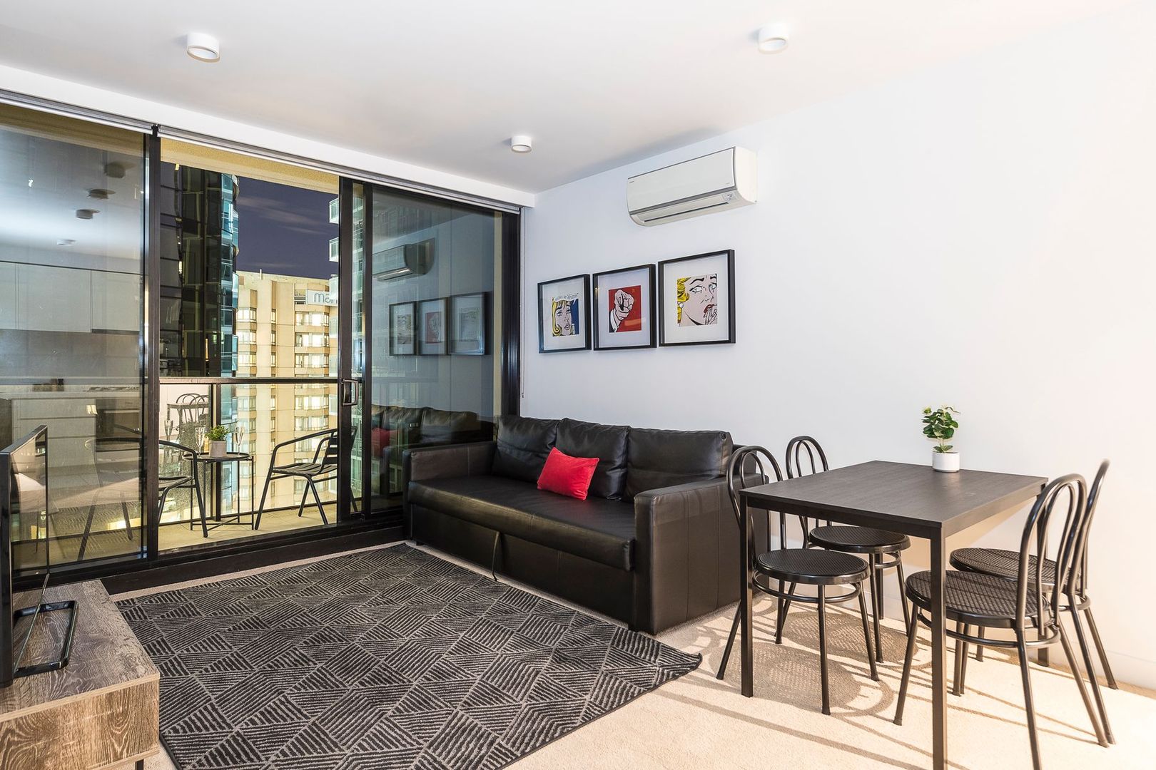 2712/33 Mackenzie Street, Melbourne VIC 3000, Image 2