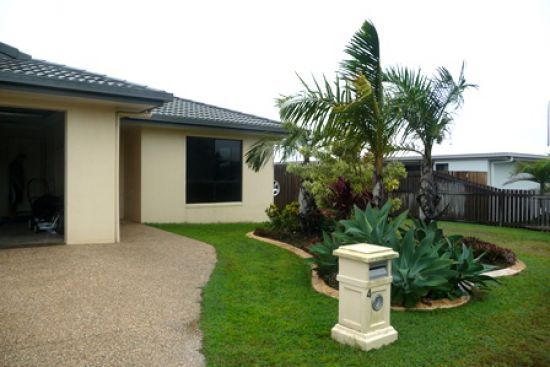 4 bedrooms House in 4 Townsend ST BUCASIA QLD, 4750