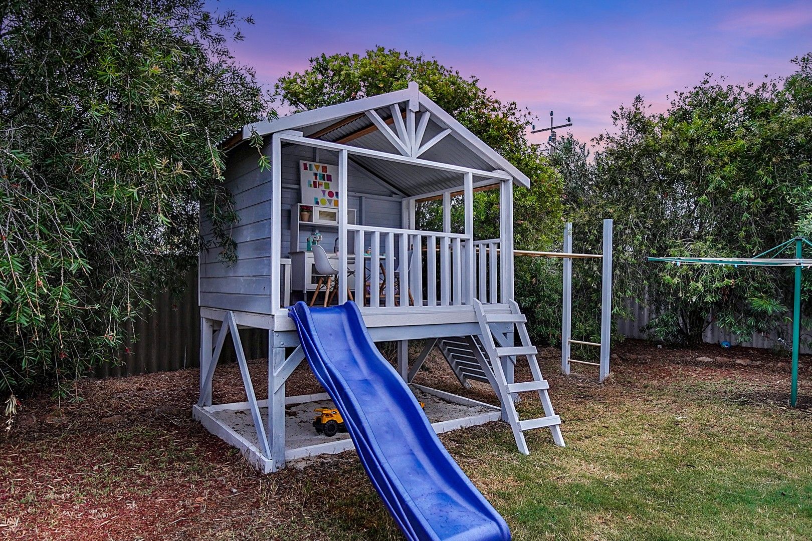 4 bedrooms House in 3 Carey Court KINGSLEY WA, 6026