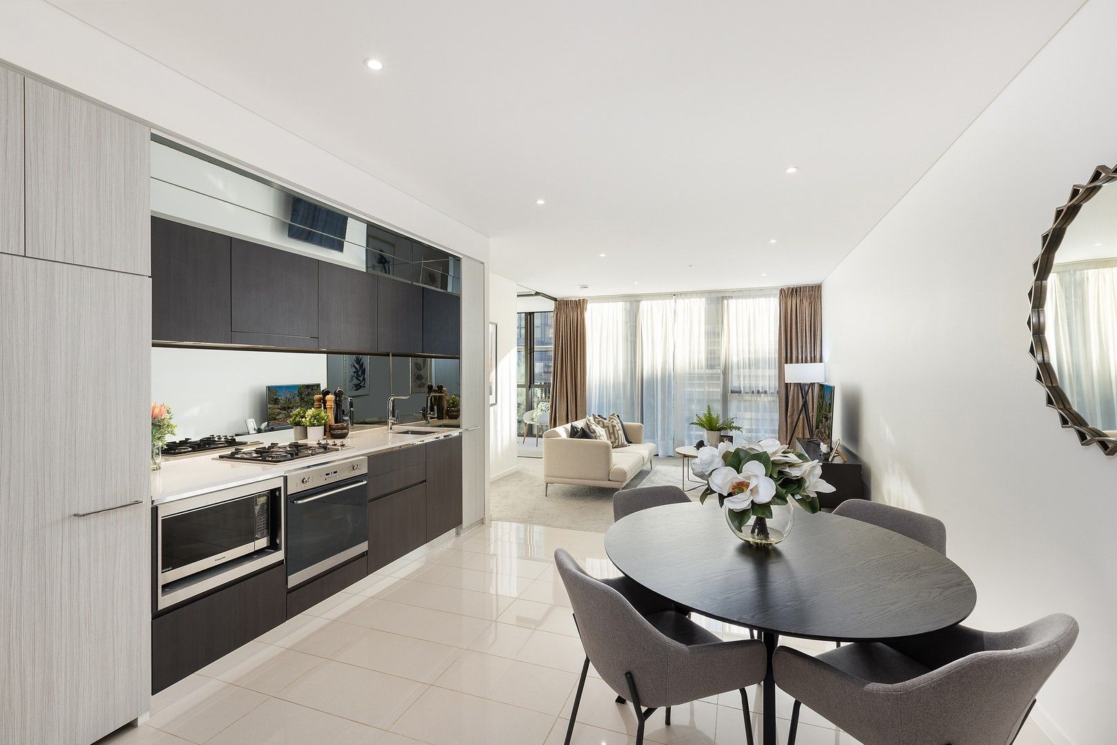 2 bedrooms Apartment / Unit / Flat in 611/211 Pacific Highway NORTH SYDNEY NSW, 2060