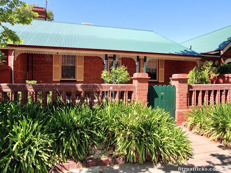 122 Gurwood Street Wagga Wagga Nsw 2650 House For Rent 460 Domain