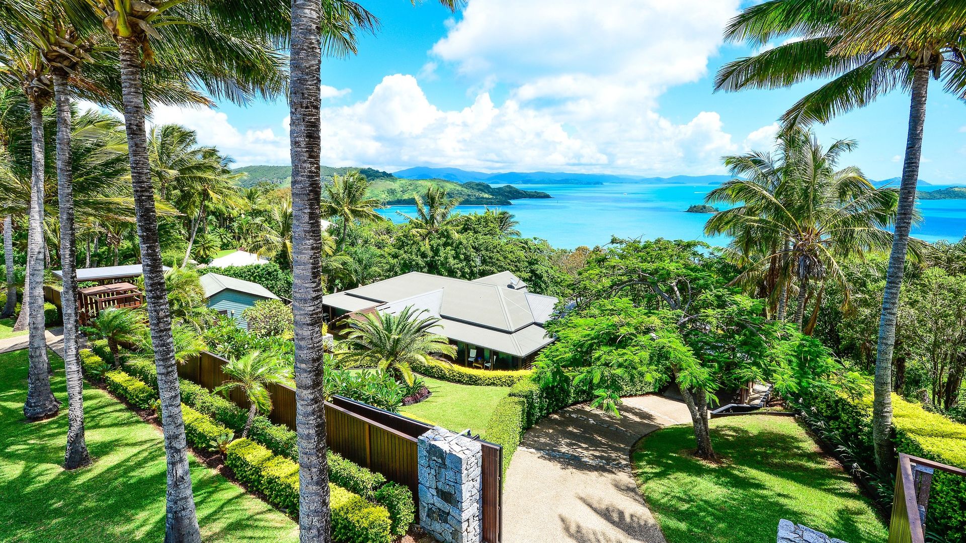 Whitsunday Waters/11 Great Northern Highway, Hamilton ...