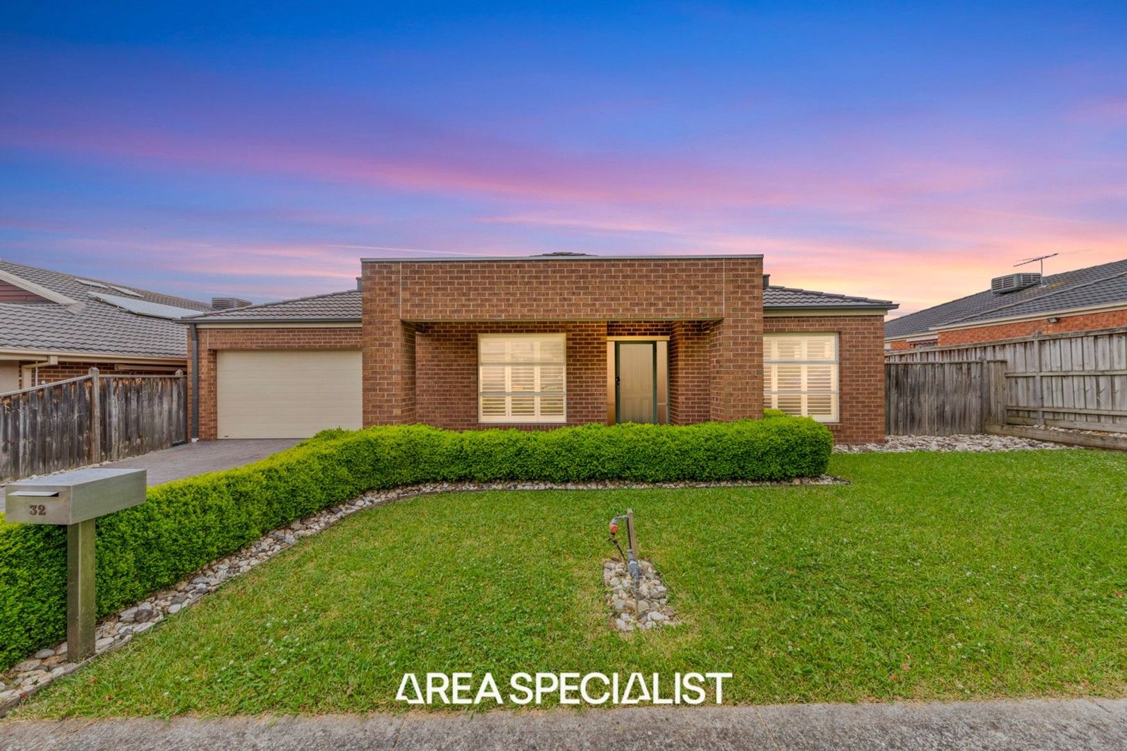 4 bedrooms House in 32 Tyrone Avenue PAKENHAM VIC, 3810