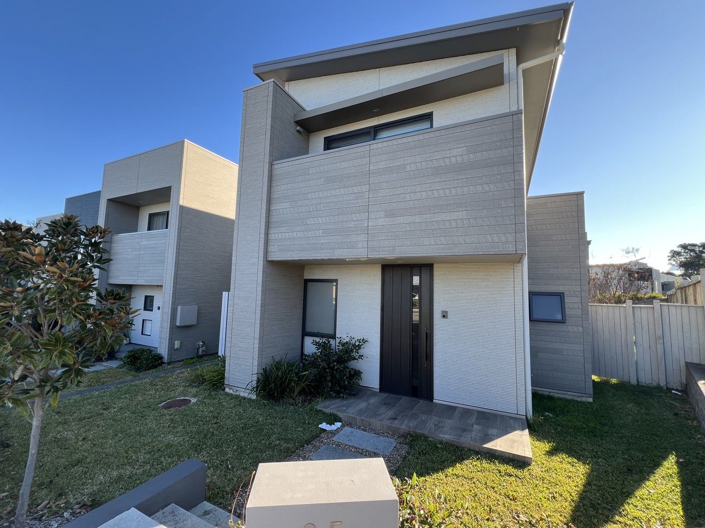 3 bedrooms House in 35 Paxton Street GLEDSWOOD HILLS NSW, 2557